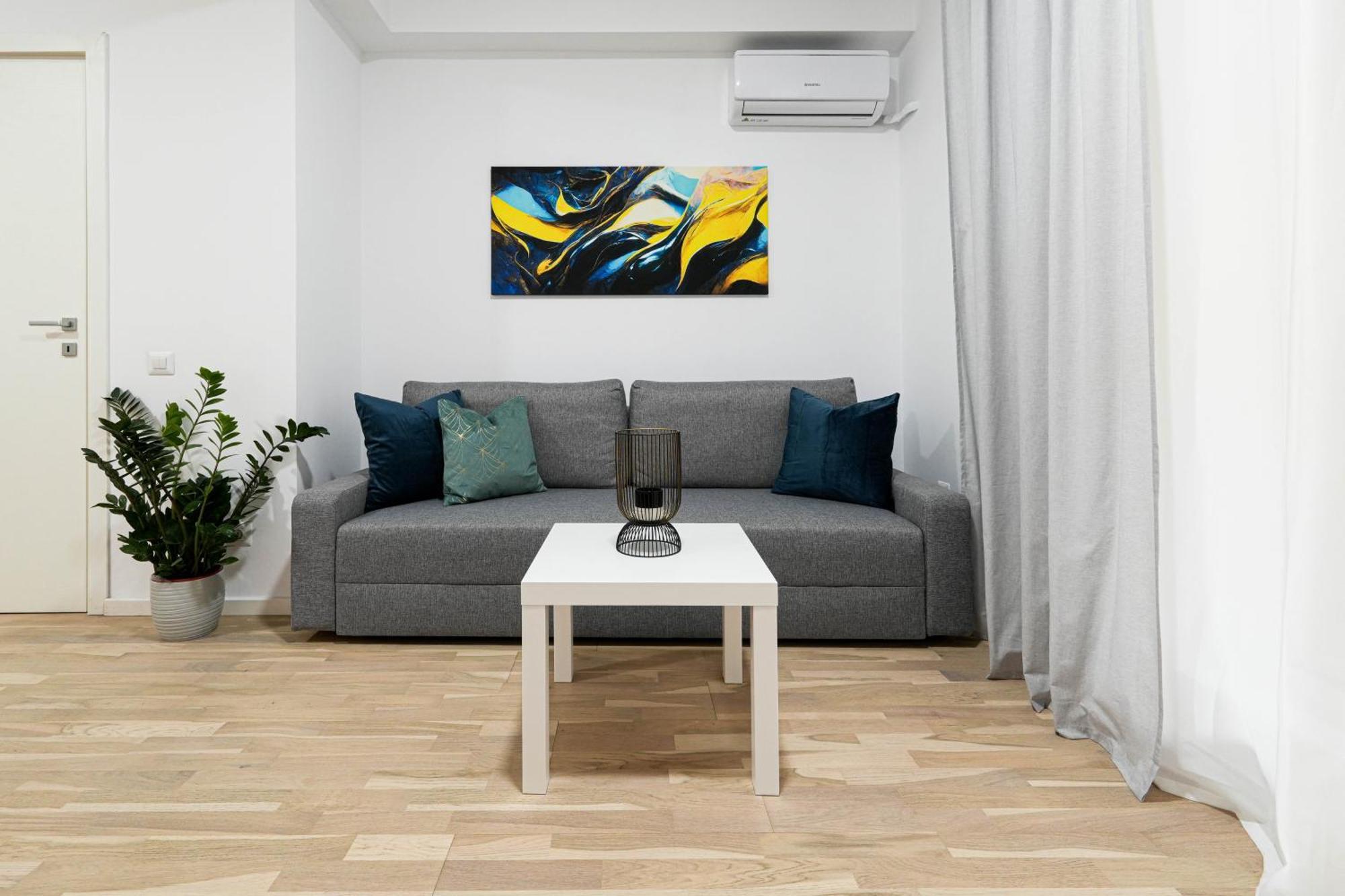 Gabi - Chic Apt With Parking Close To Veranda Mall Bukarest Eksteriør billede