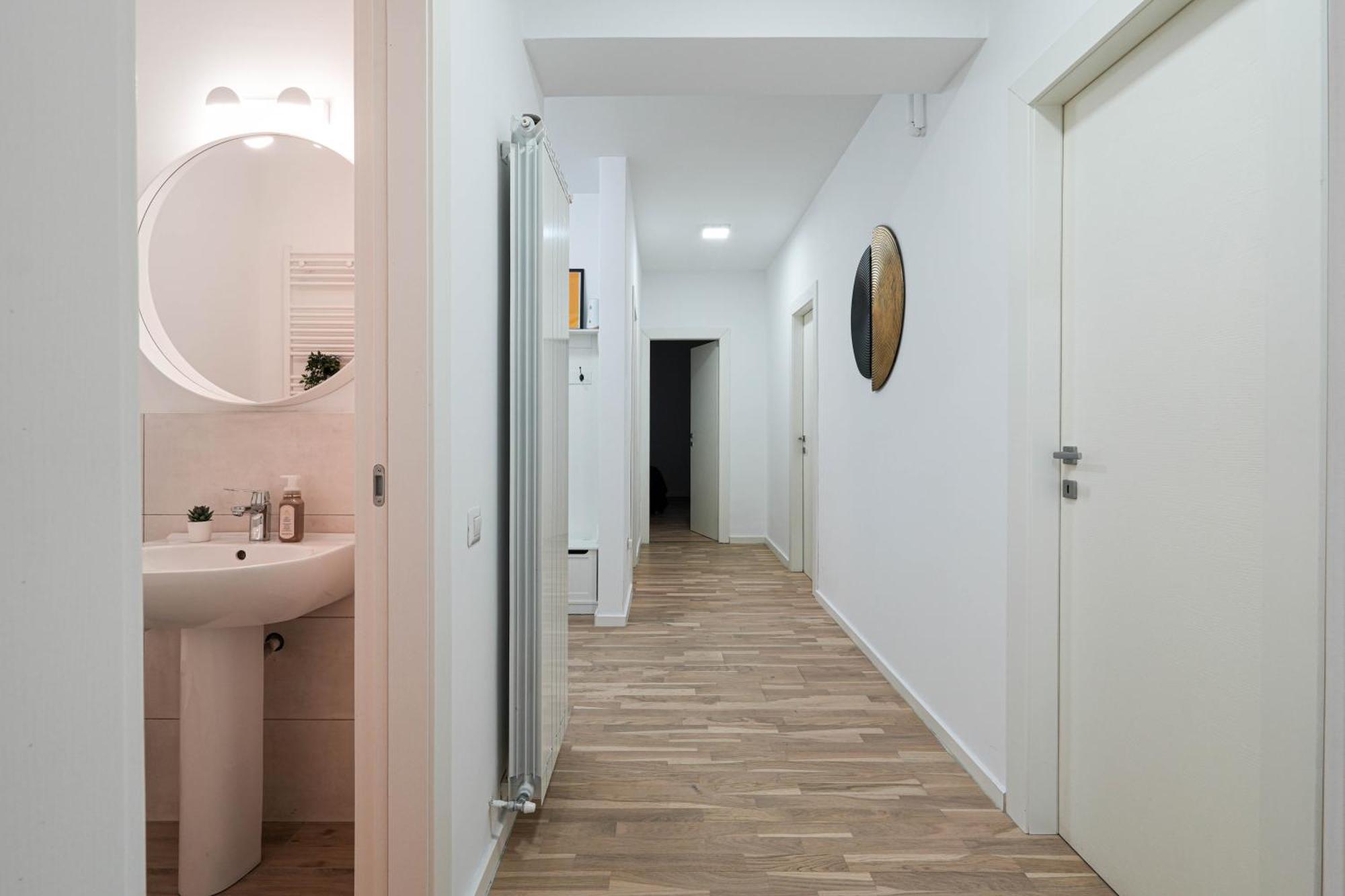 Gabi - Chic Apt With Parking Close To Veranda Mall Bukarest Eksteriør billede