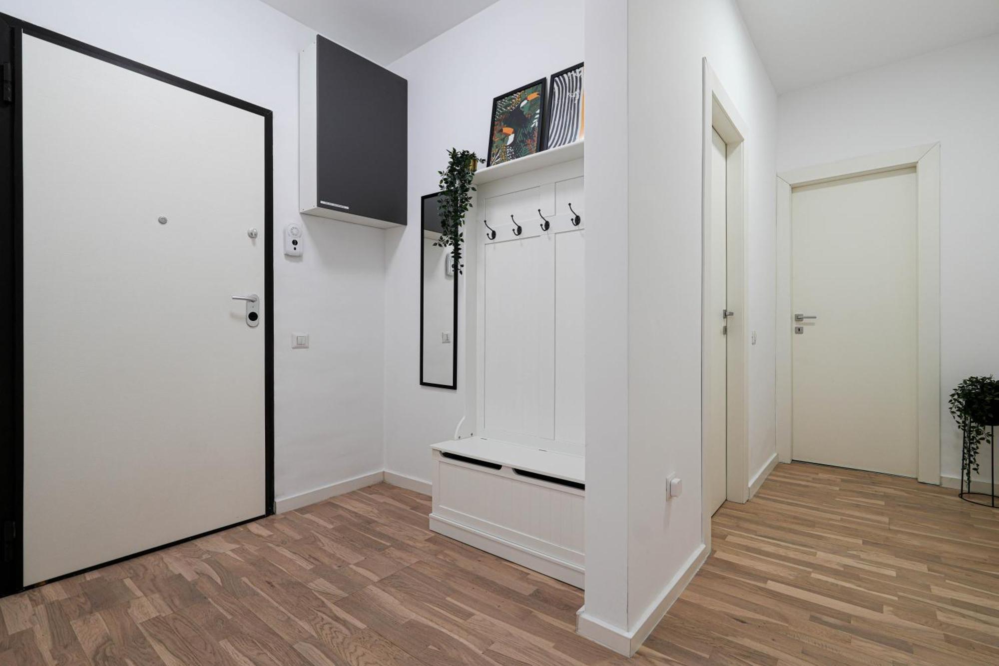 Gabi - Chic Apt With Parking Close To Veranda Mall Bukarest Eksteriør billede