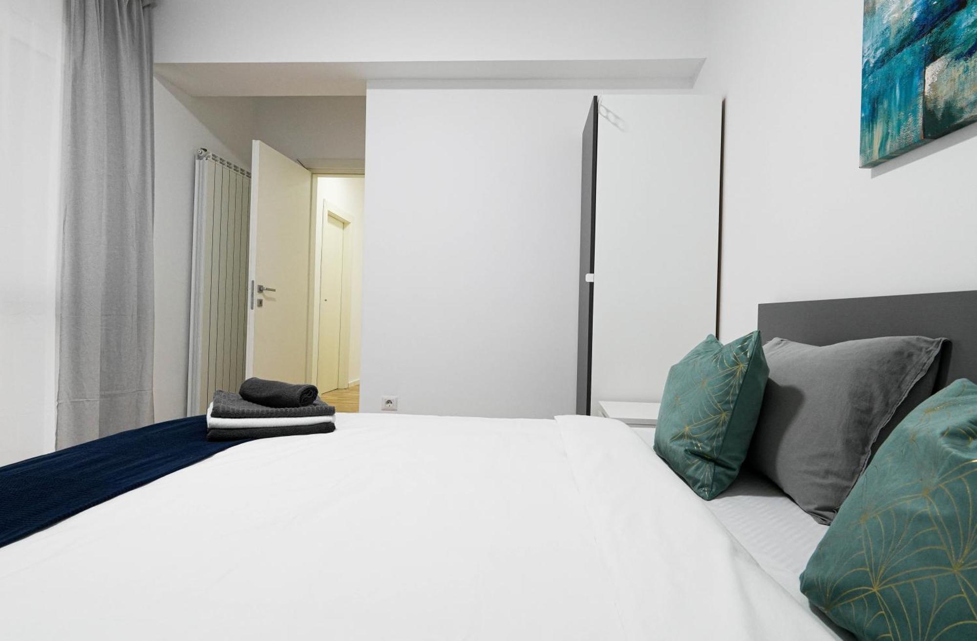 Gabi - Chic Apt With Parking Close To Veranda Mall Bukarest Eksteriør billede