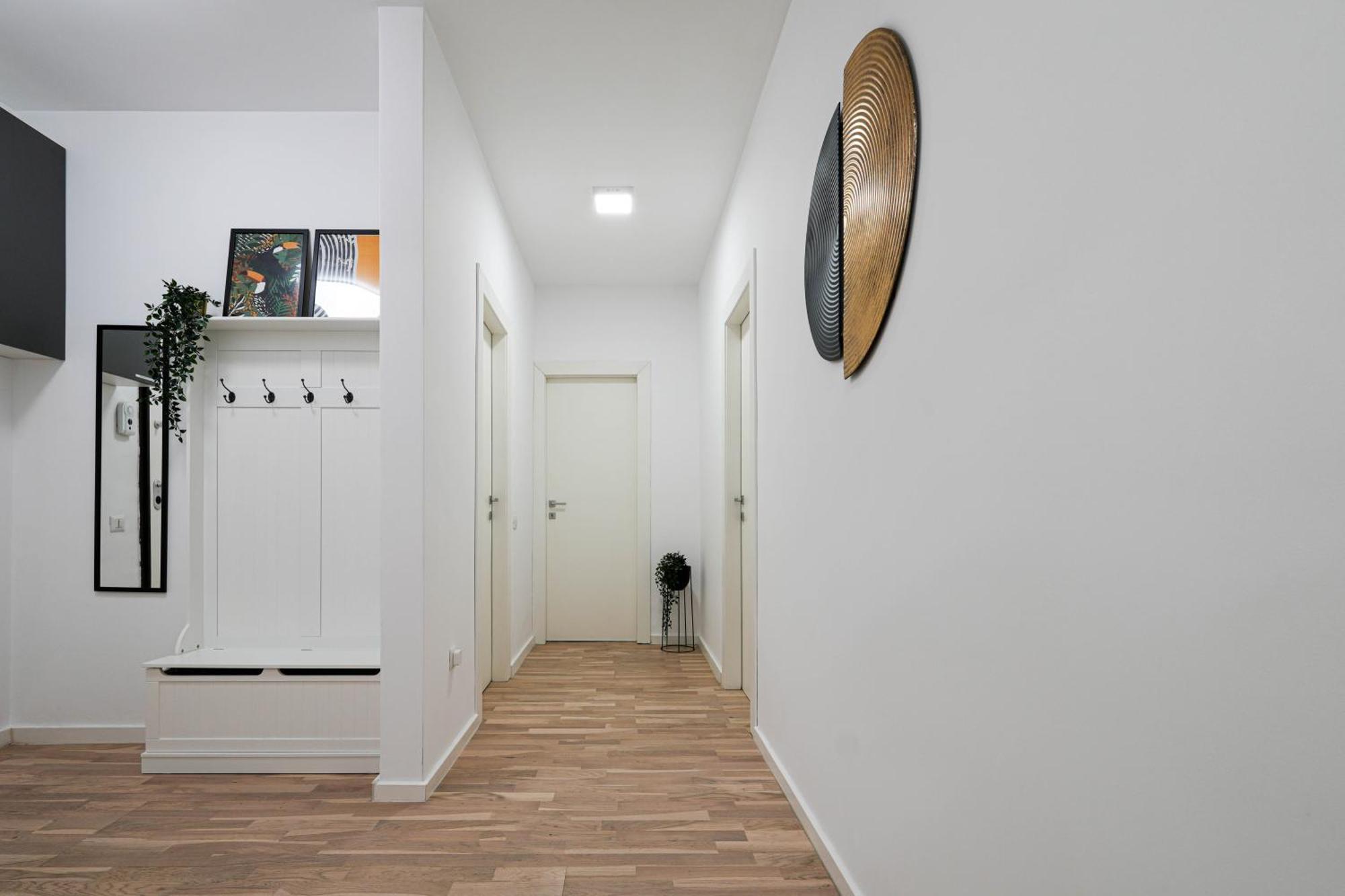 Gabi - Chic Apt With Parking Close To Veranda Mall Bukarest Eksteriør billede