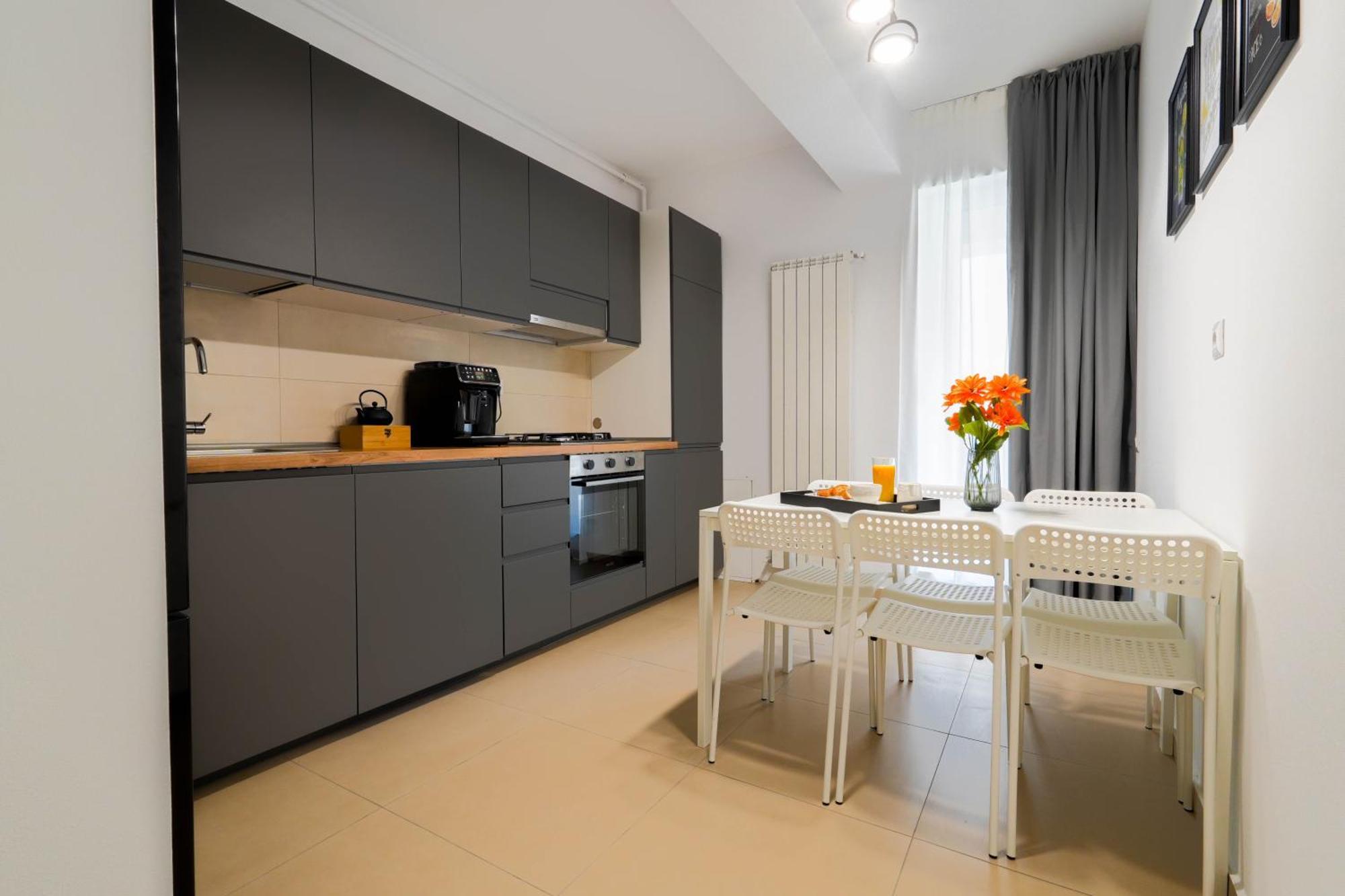 Gabi - Chic Apt With Parking Close To Veranda Mall Bukarest Eksteriør billede